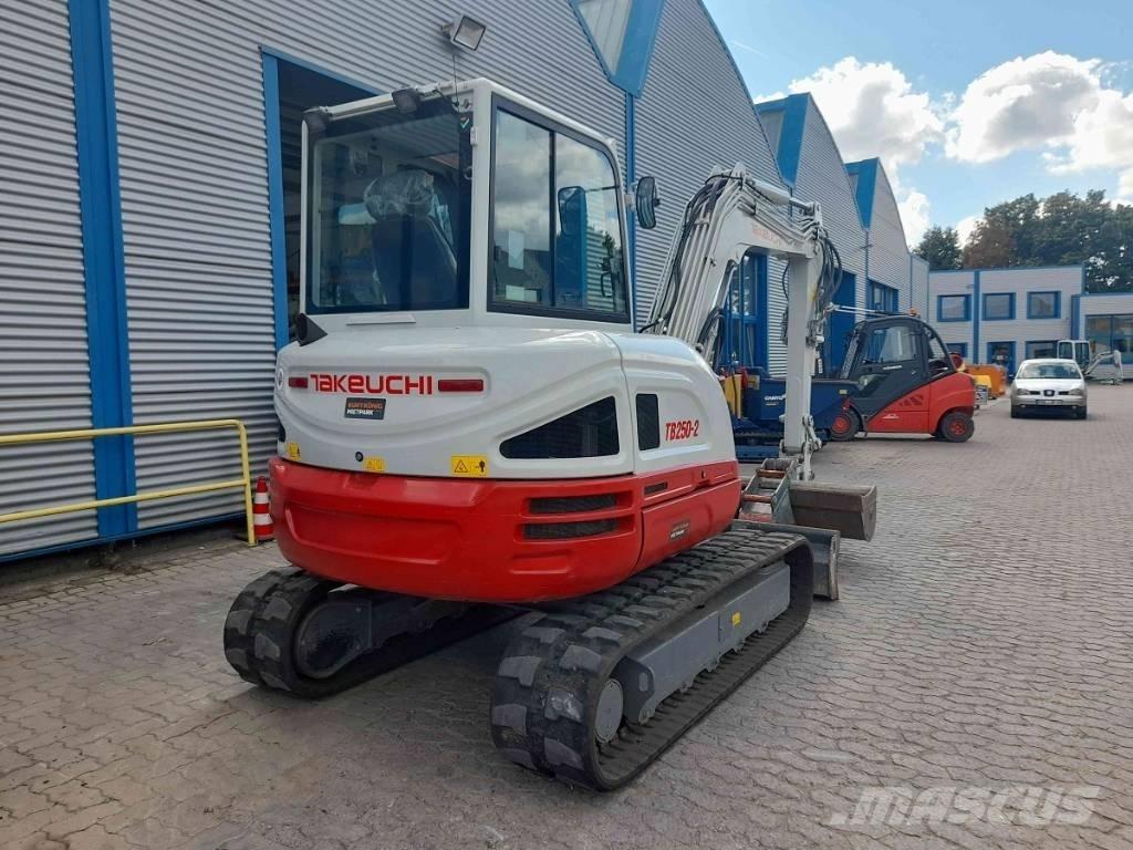 Takeuchi TB 250-2 小型挖土機/掘鑿機<7t(小型挖掘機)