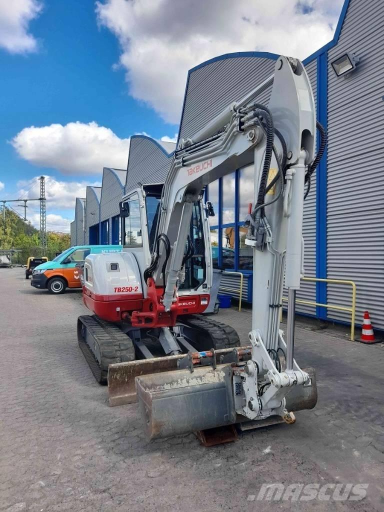 Takeuchi TB 250-2 小型挖土機/掘鑿機<7t(小型挖掘機)