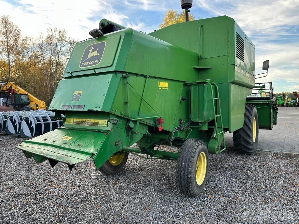 John Deere 1042 聯合收穫機