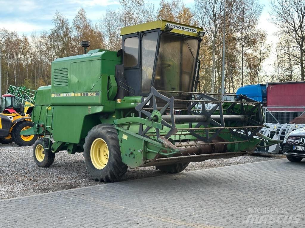 John Deere 1042 聯合收穫機