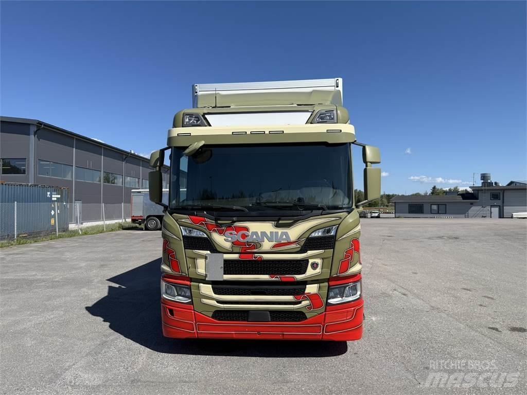 Scania P320 4X2 貨箱式卡車