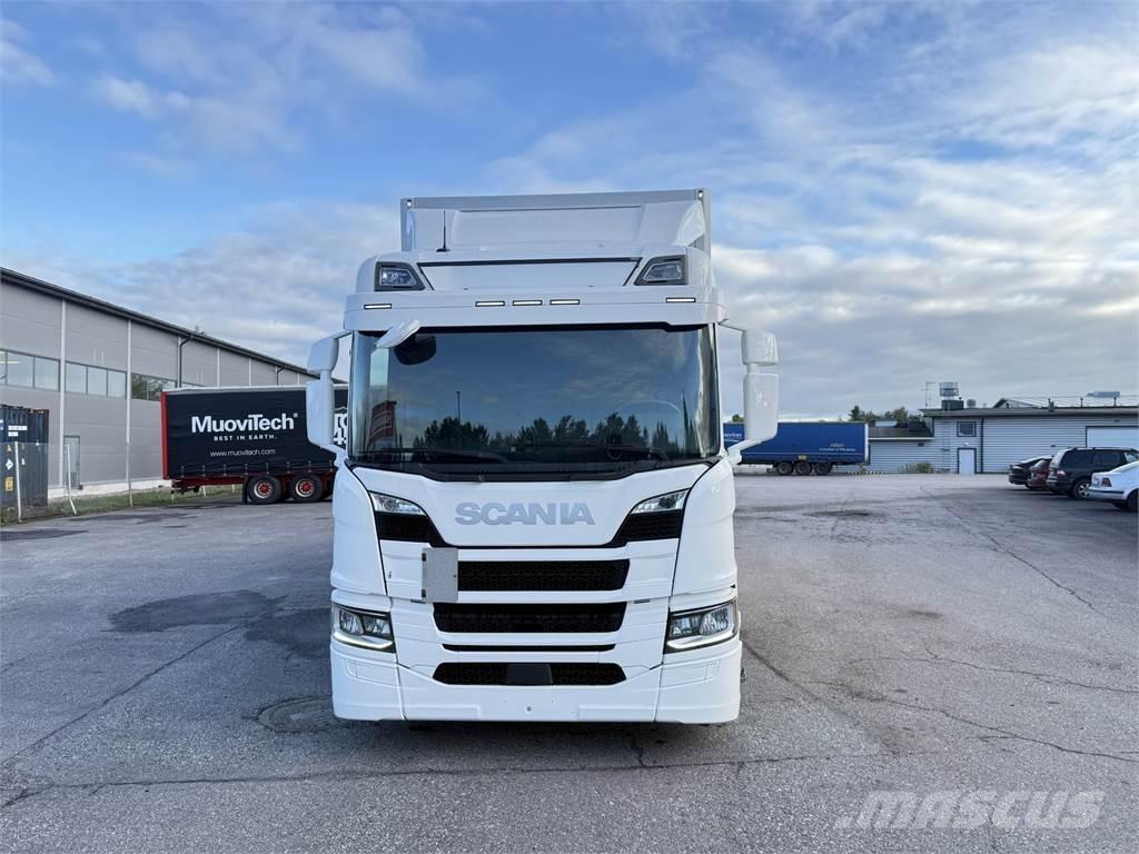 Scania P320 4X2 貨箱式卡車