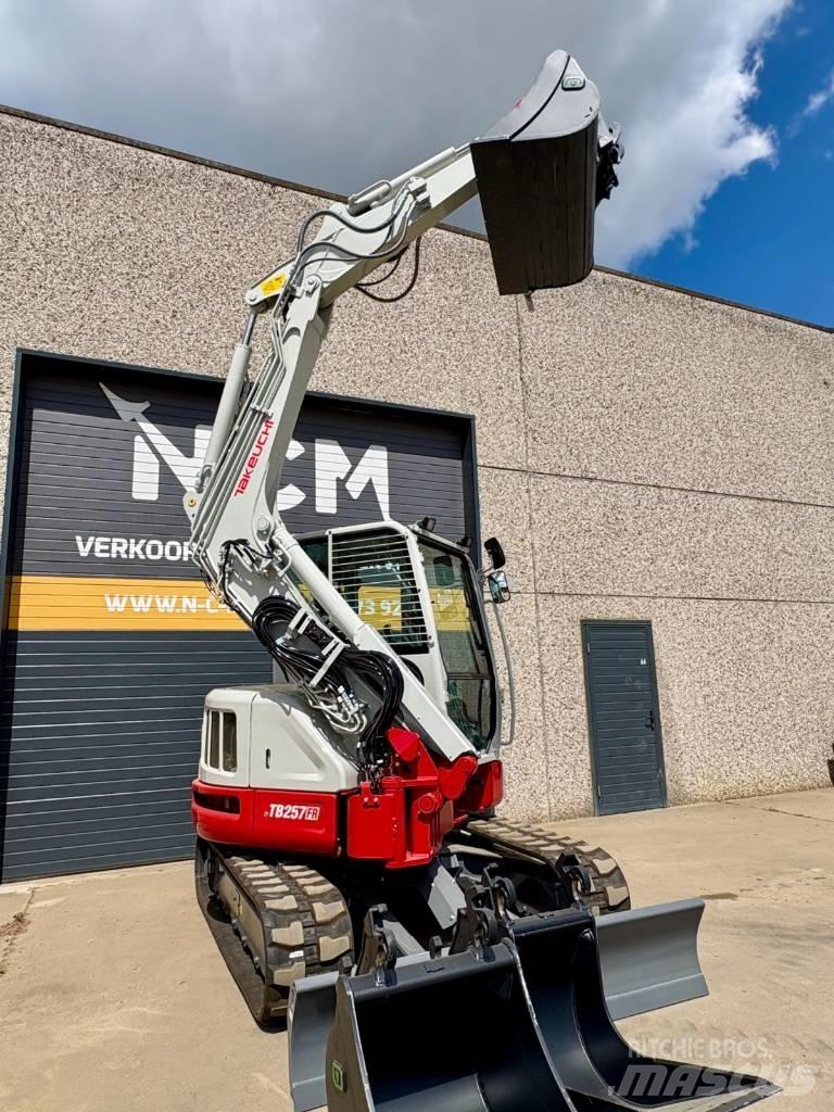 Takeuchi TB 257 FR 小型挖土機/掘鑿機<7t(小型挖掘機)