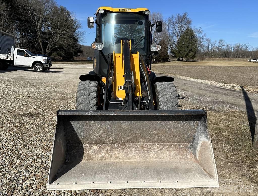 JCB 409 輪胎式裝載機