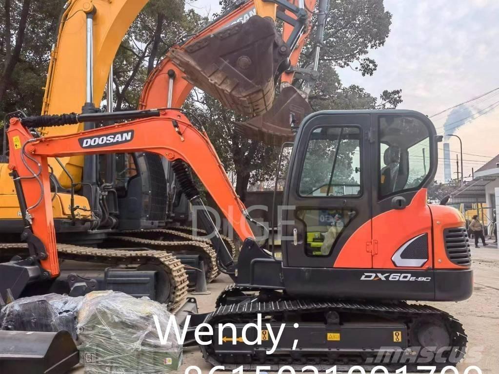 Doosan DX 60 小型挖土機/掘鑿機<7t(小型挖掘機)