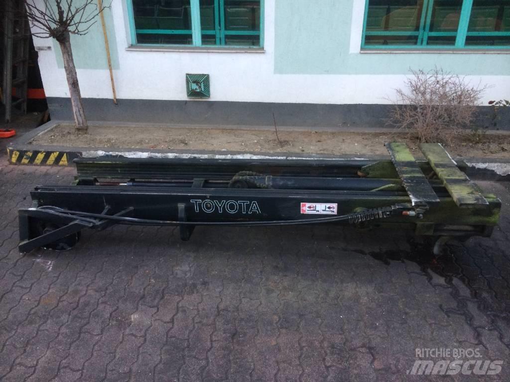 Toyota 6FD25 M-0240 桅桿