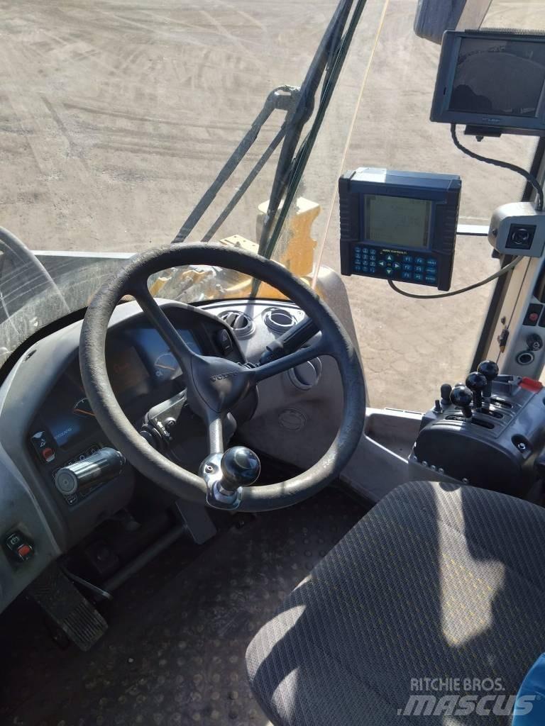 Volvo L 220 F 輪胎式裝載機