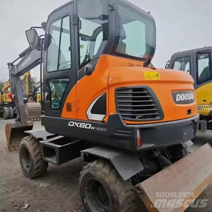 Doosan DX60W 旋轉式挖土機/掘鑿機/挖掘機