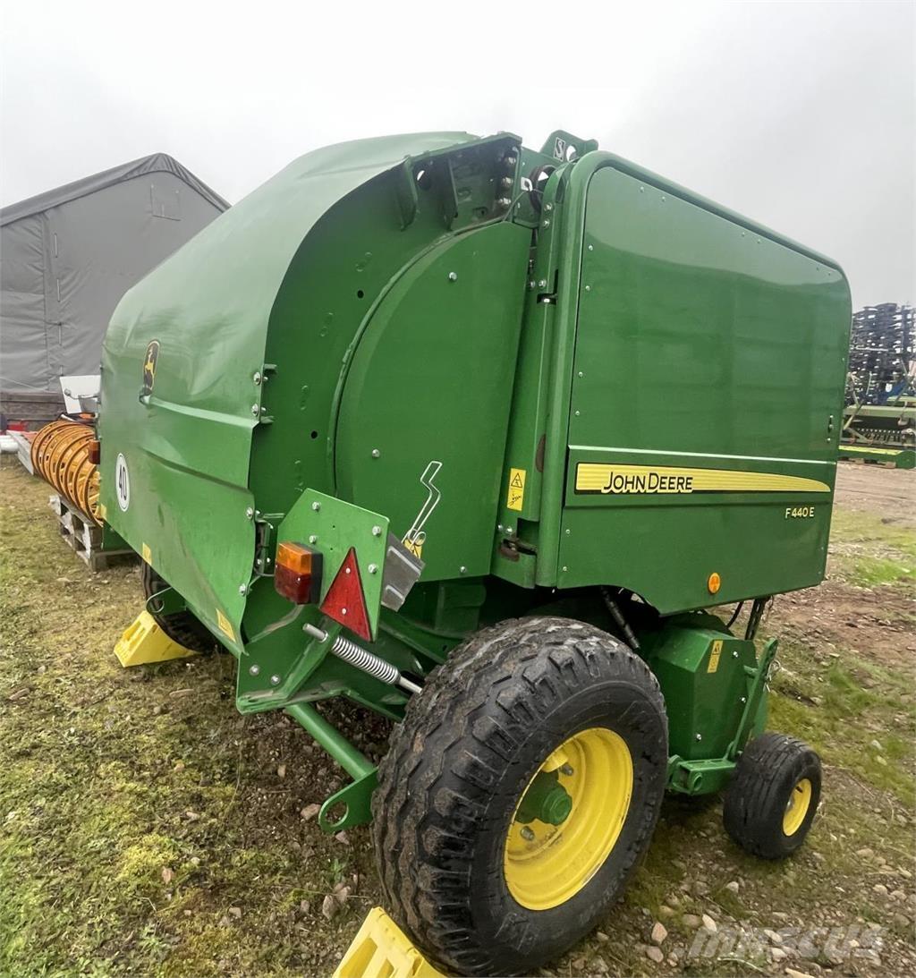 John Deere F 440 E 圓型牧草打包機