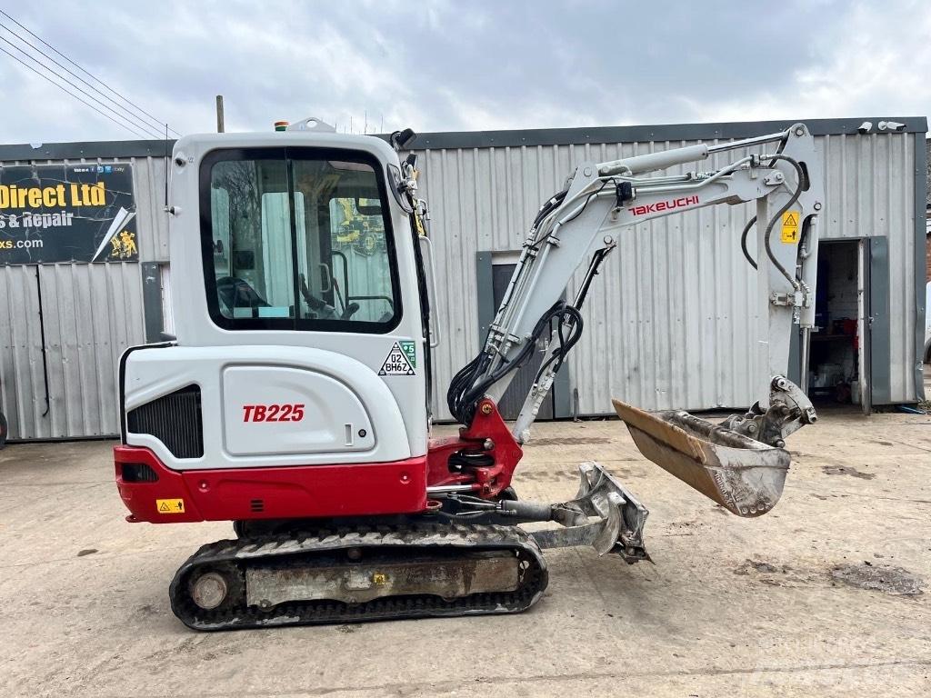 Takeuchi TB 225 小型挖土機/掘鑿機<7t(小型挖掘機)