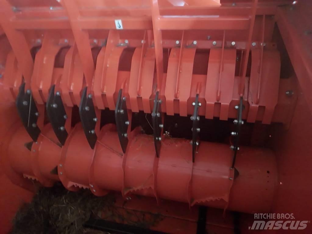 Kubota BC 1300 PRO 草捆撕碎機、切割機、拆袋機