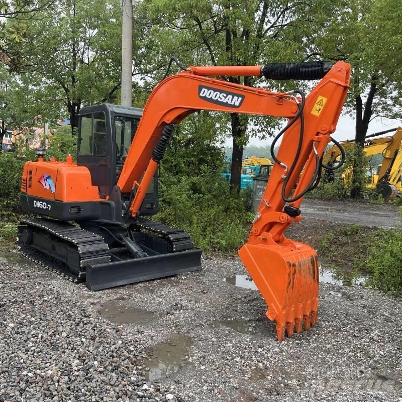 Doosan DH 60 小型挖土機/掘鑿機<7t(小型挖掘機)