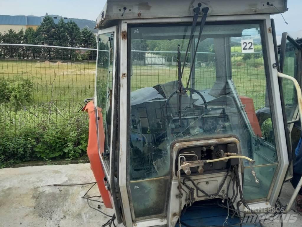 Massey Ferguson 3080 駕駛室與內部