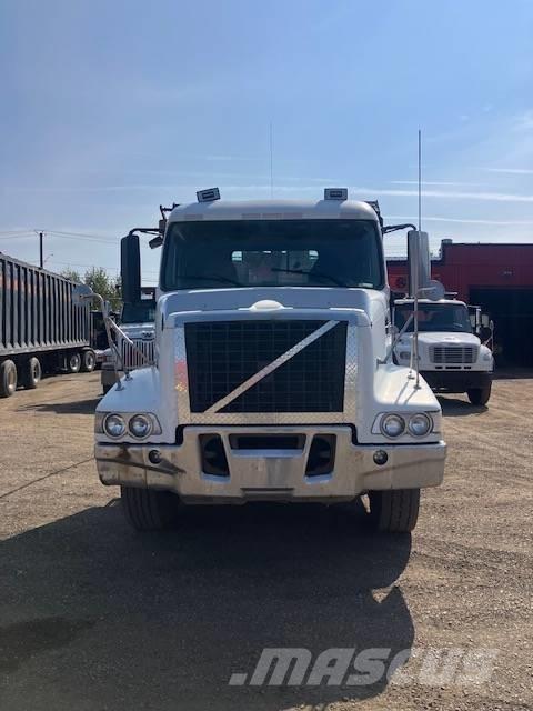 Volvo VHD 起重可拆卸式卡車