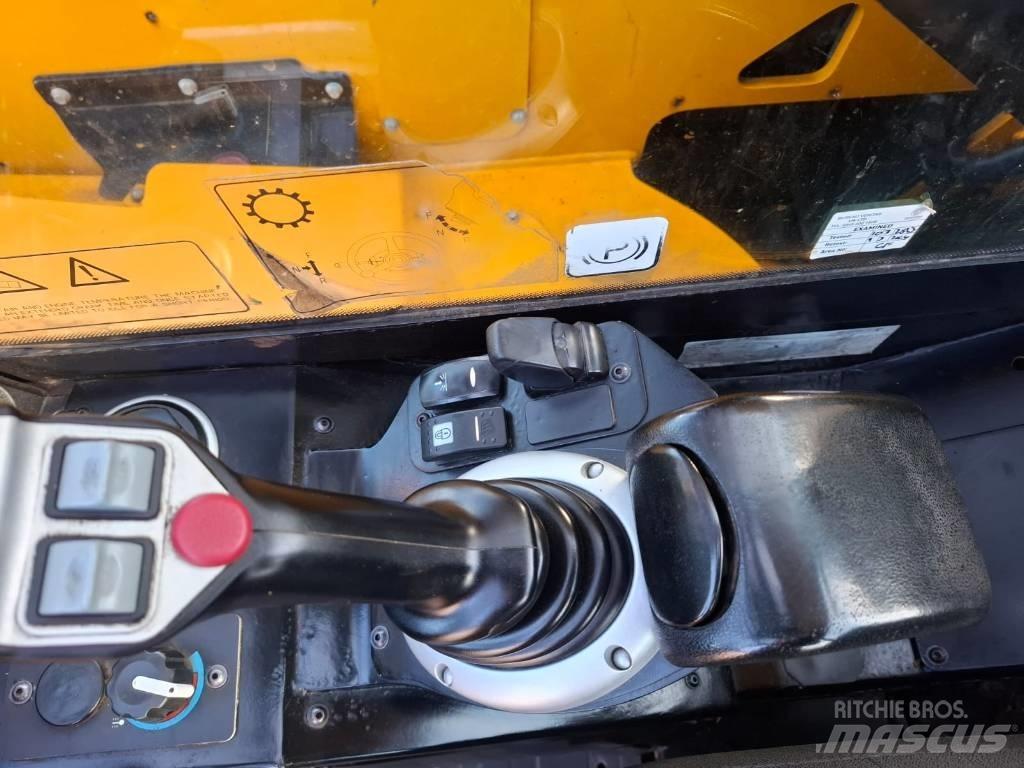 JCB 525-60 伸縮臂操作車