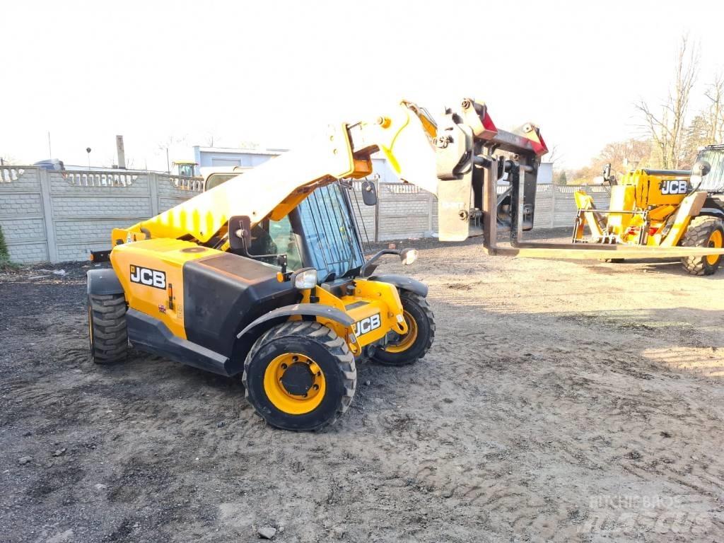 JCB 525-60 伸縮臂操作車