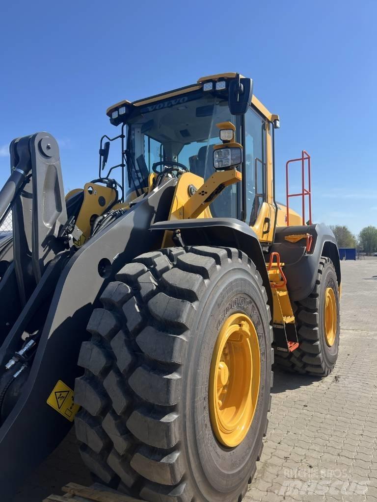 Volvo L 120 H2 輪胎式裝載機