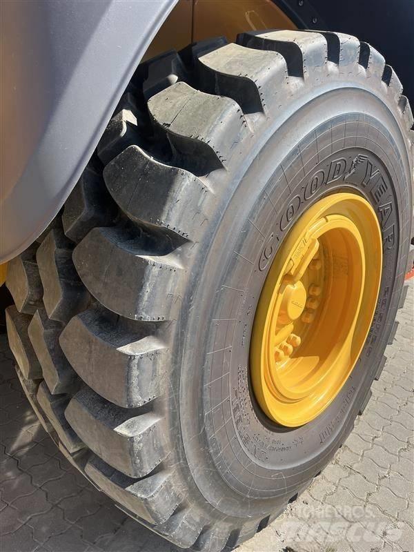 Volvo L 120 H2 輪胎式裝載機