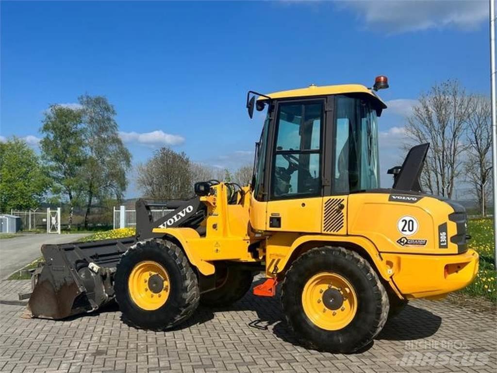 Volvo L30G 輪胎式裝載機
