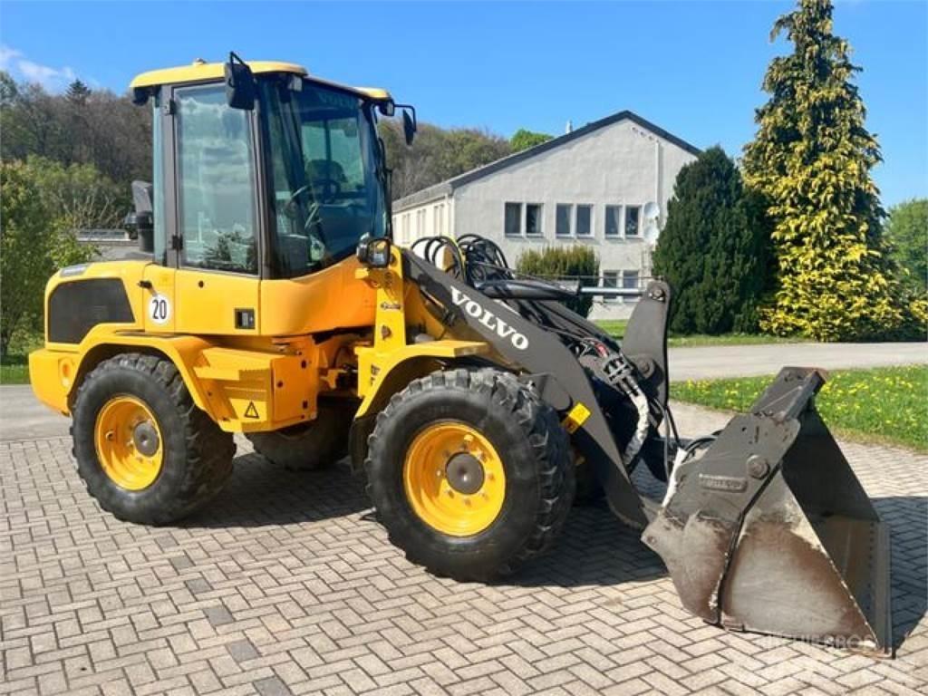 Volvo L30G 輪胎式裝載機
