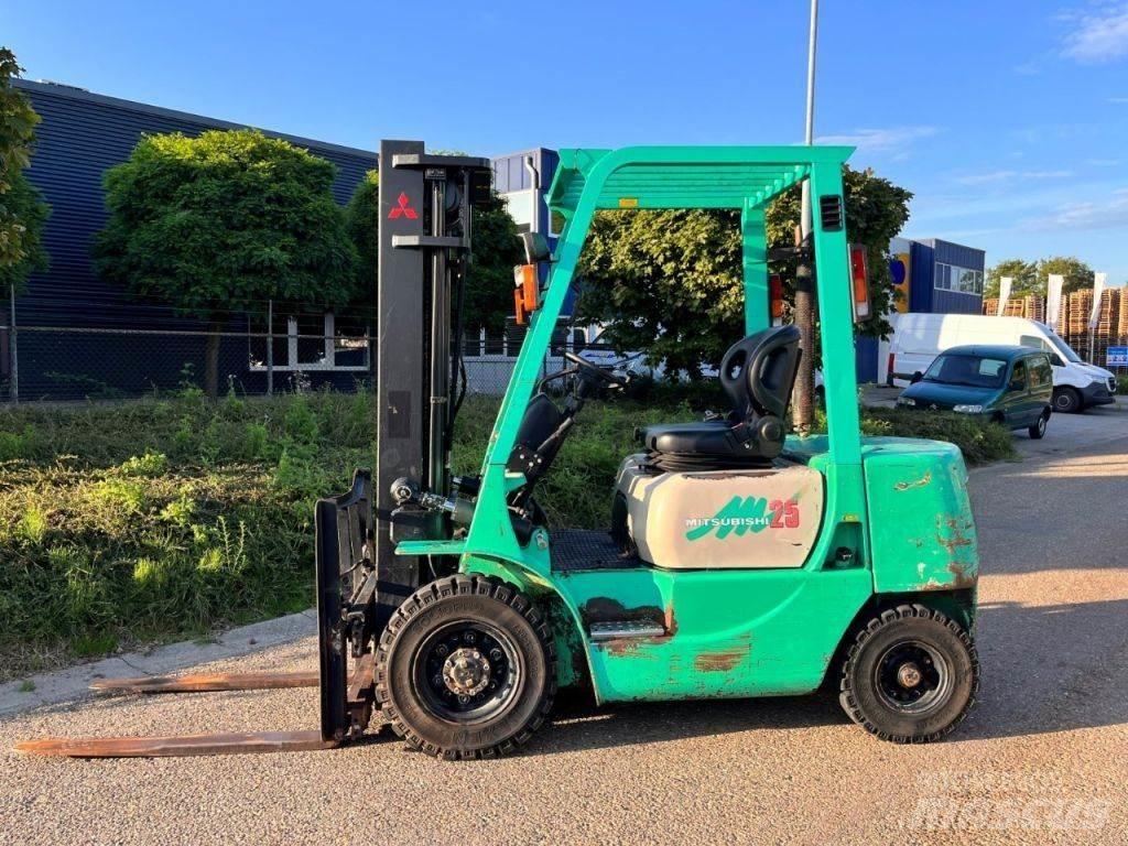 Mitsubishi FD25 柴油卡車