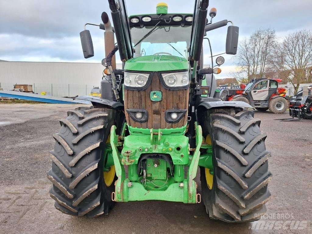 John Deere 6215R 曳引機