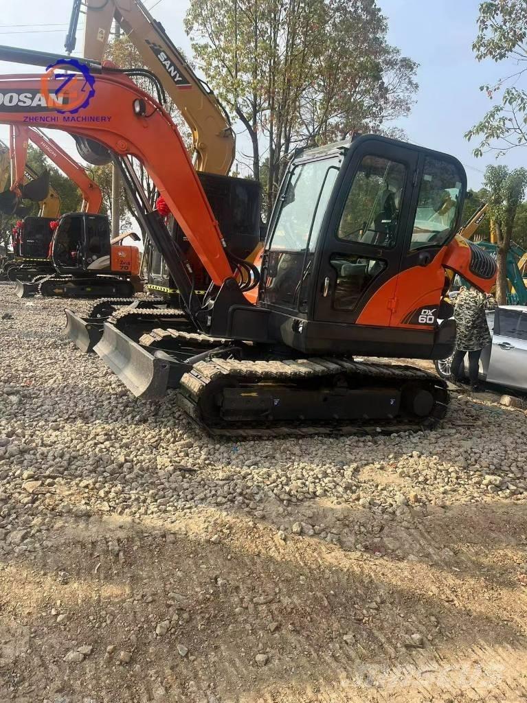 Doosan DX 60 小型挖土機/掘鑿機<7t(小型挖掘機)