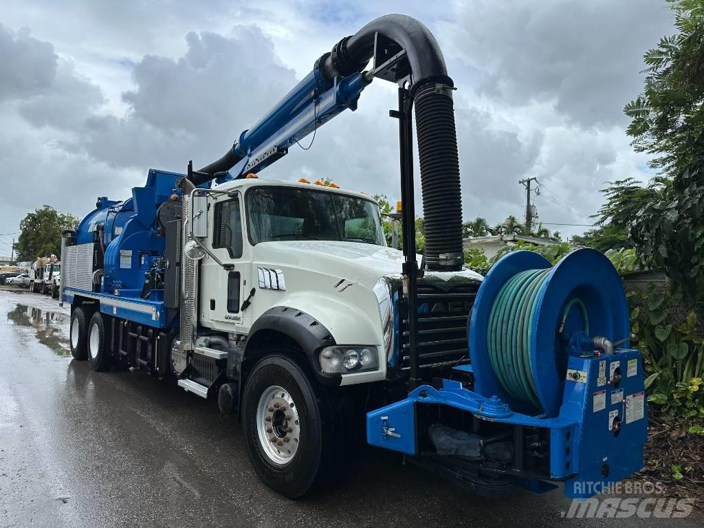 Mack GU713 組合/真空油槽車