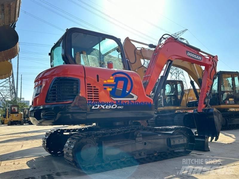 Doosan DX 60 小型挖土機/掘鑿機<7t(小型挖掘機)
