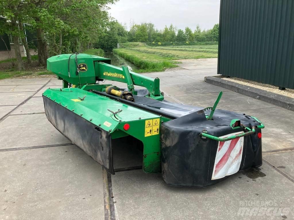John Deere 328 割草劑