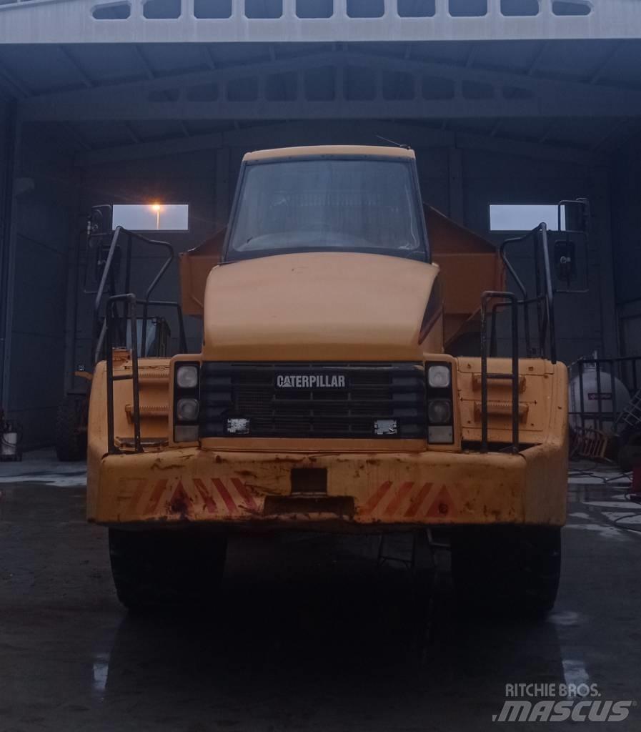 CAT 740 鉸接式起吊車