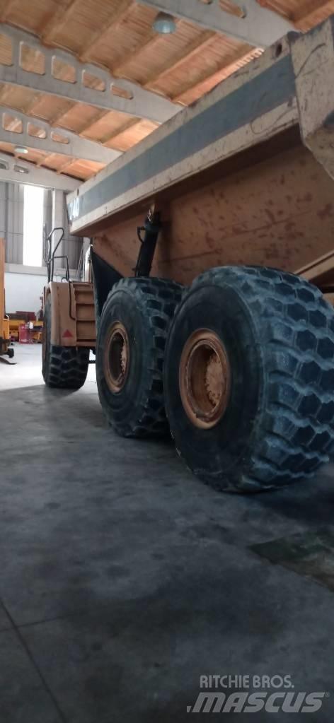 CAT 740 鉸接式起吊車