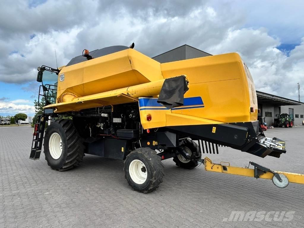 New Holland TC 5.80 聯合收穫機