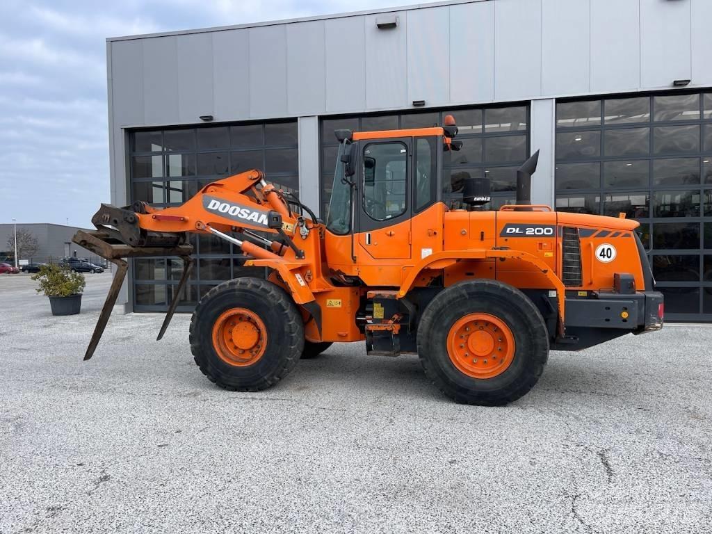 Doosan DL 200 輪胎式裝載機