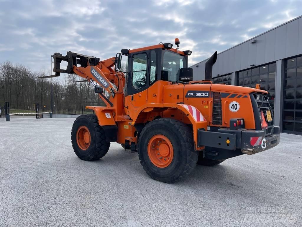 Doosan DL 200 輪胎式裝載機