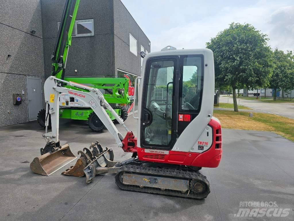 Takeuchi TB 216 小型挖土機/掘鑿機<7t(小型挖掘機)