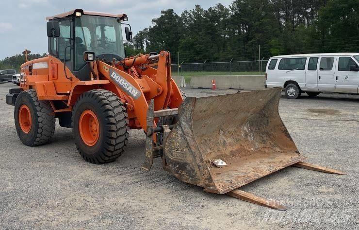 Doosan DL220-3 輪胎式裝載機