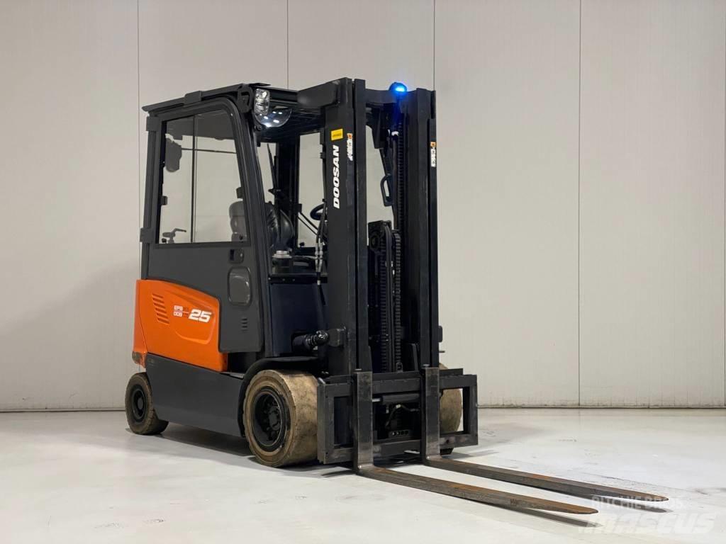 Doosan B25X-7 電動堆高機