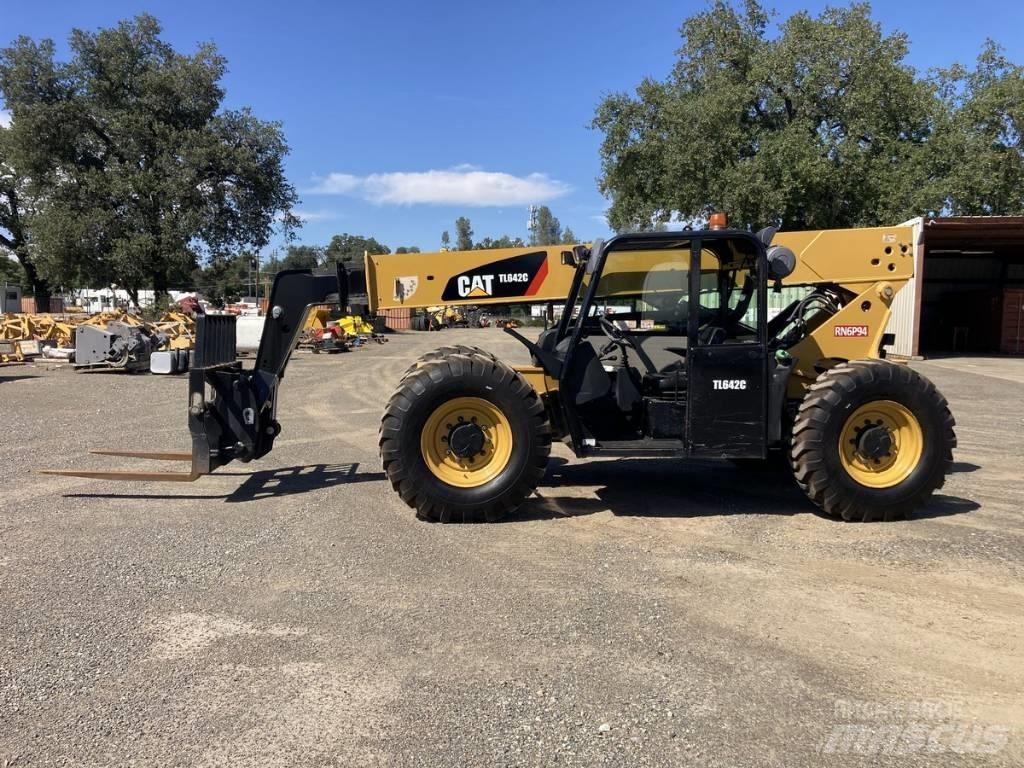 CAT TL 642 C 伸縮臂操作車