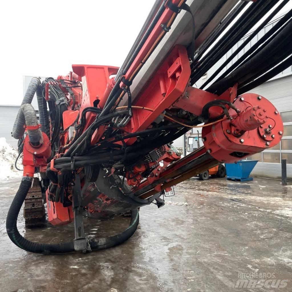 Sandvik DX800i 鑽孔機