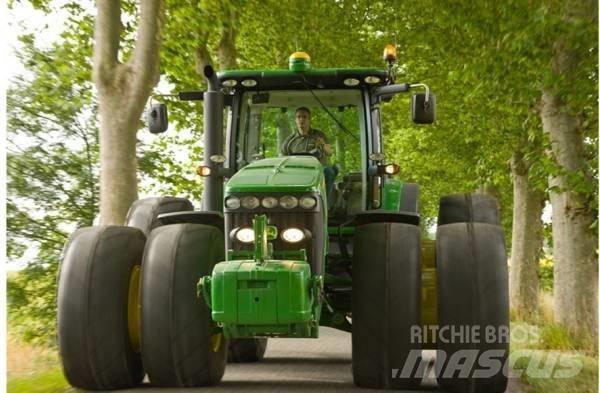 John Deere JD8270 曳引機