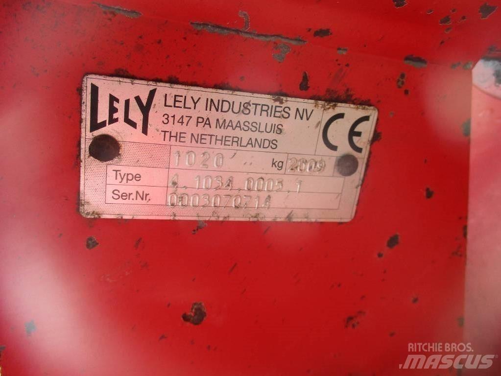 Lely Lotus 770 AWS 耙與翻草機