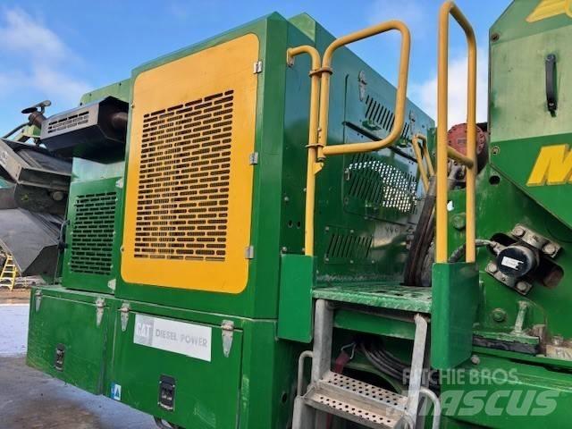 McCloskey J40 V2 移動式壓碎機