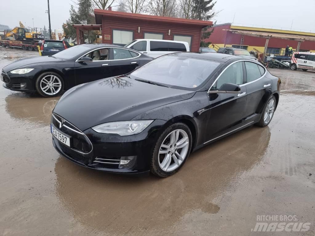 Tesla Model S P85D 汽車
