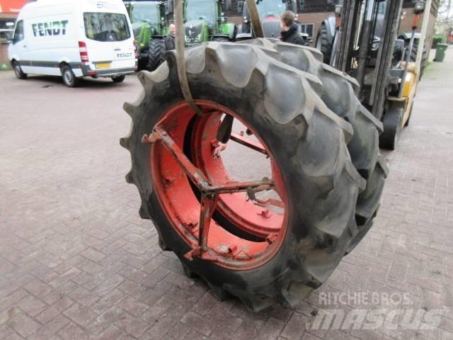 Goodyear 13.6/36 輪胎、車輪和輪圈