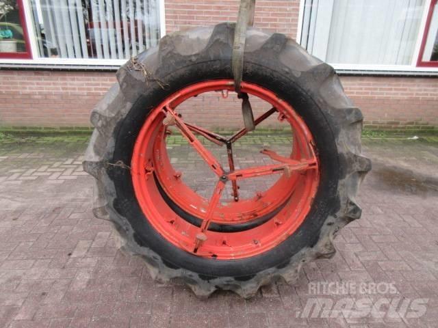 Goodyear 13.6/36 輪胎、車輪和輪圈