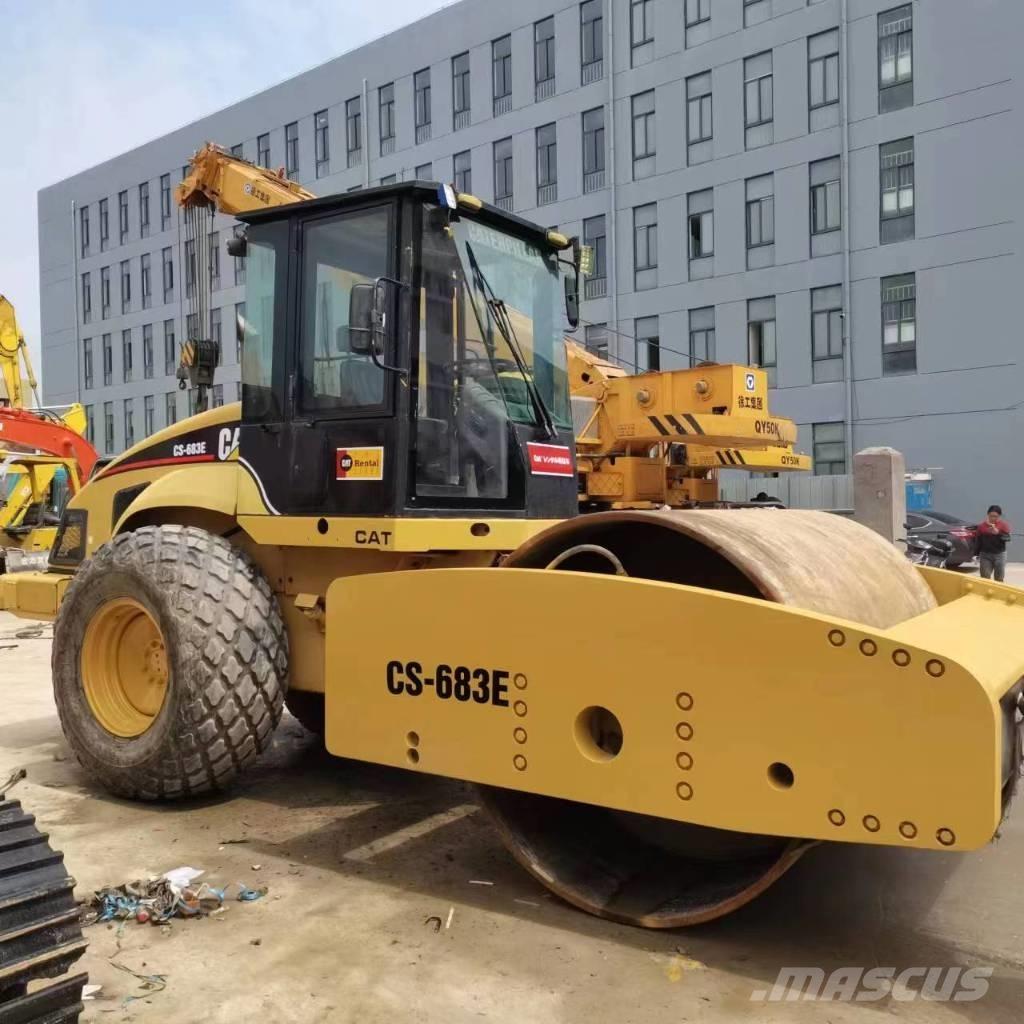 CAT CS 683 E 單輪滾壓機