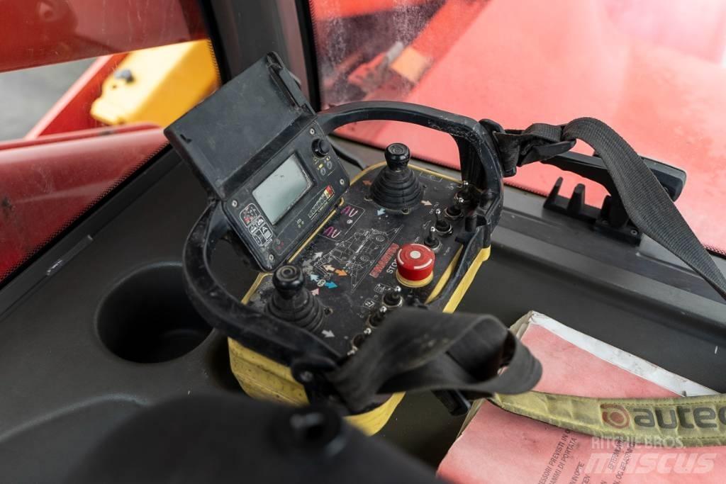 Manitou MRT 2150 伸縮臂操作車