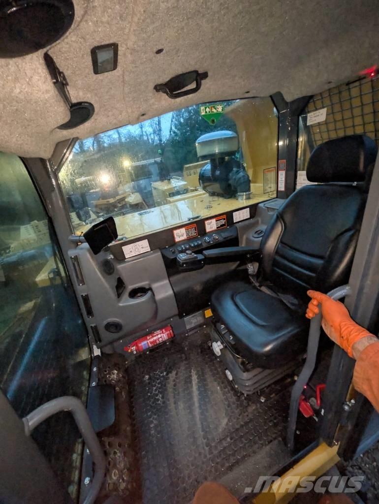 Bell TC11A 履帶式傾卸車/翻斗車