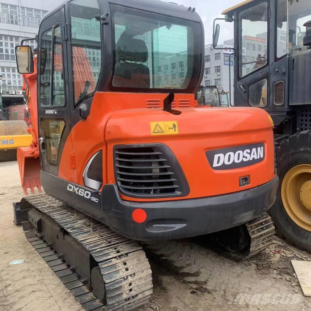 Doosan DX60 中型挖土機/掘鑿機/挖掘機 7t-12t